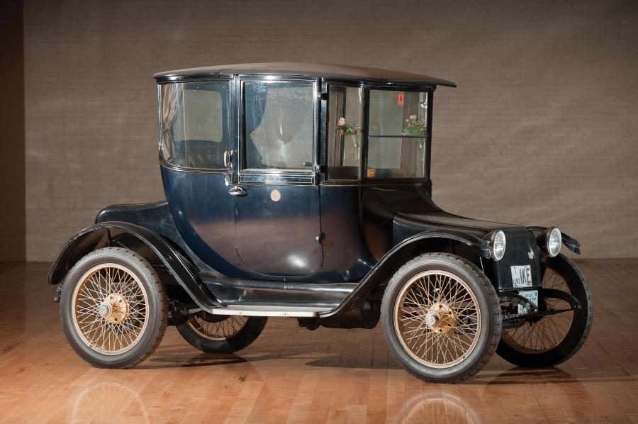  Detroit Electric Model 75B Brougham 1918 года  (фото 1 из 14)